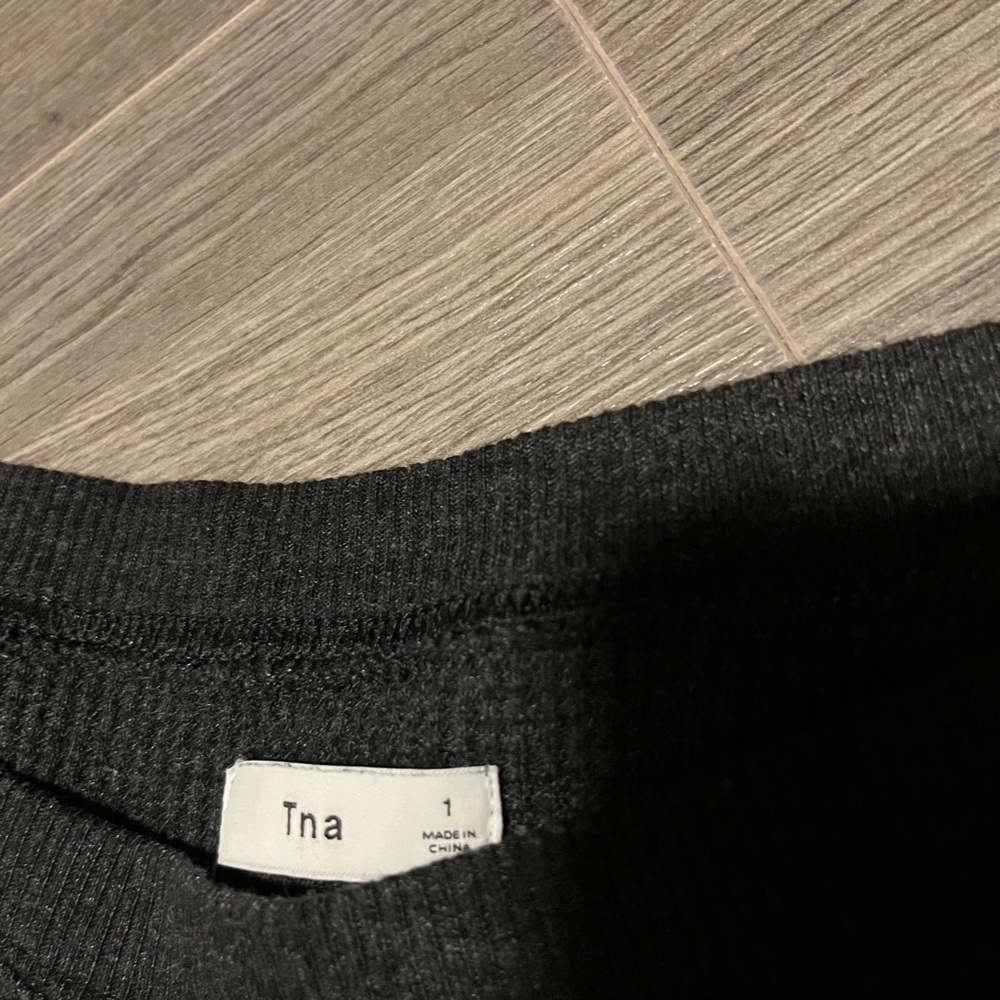 Cozy Black Long Sleeve Top TNA - Picture 2 of 2